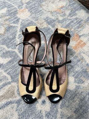 Comme il faut  Cream and Black T-Strap Peep Toe Heels